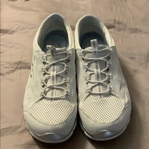 Skechers slip on shoes